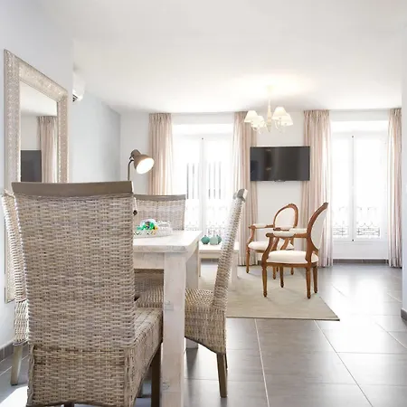 Holidays 2 Charming Apartment